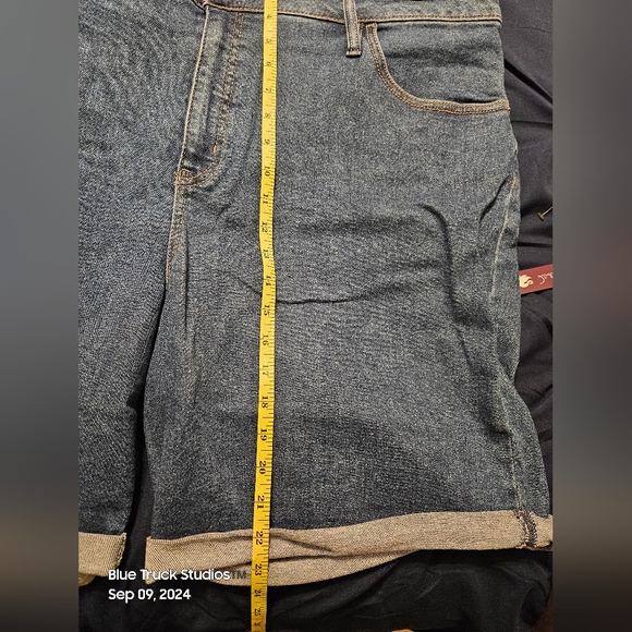 Ava & Viv Denim Rolled Cuff Jean Shorts NWT  Plus size 26W - Picture 4 of 6